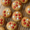 Cookies med chokoladeknapper opskrift